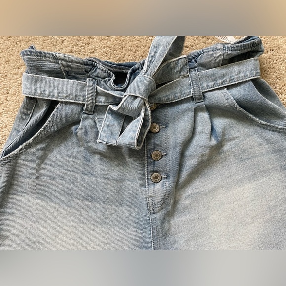 High Rise Mom Shorts - Picture 4 of 6